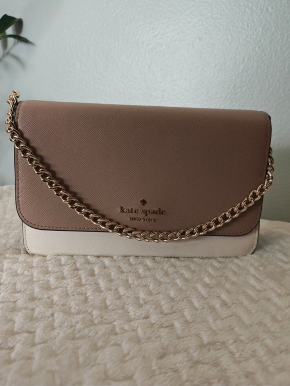 Kate spade Two-Tone Taupe & Cream Chain Crossbody Bag GUC